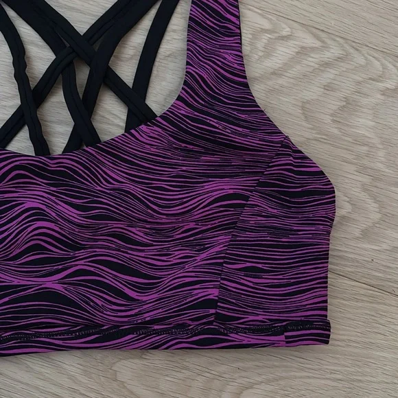 LULULEMON Sz 4 Free To Be Tranquil Bra Life Lines Polar Pink Black Luxtreme - 4 - Picture 6 of 10
